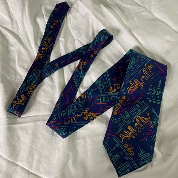 City of Toronto tie - Picture 3 of 4